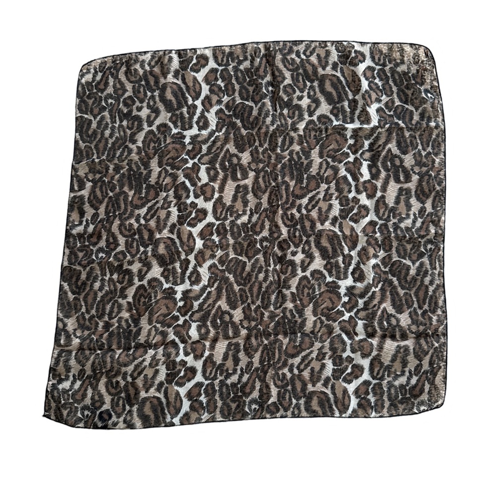 Ladies animal print square accessory scarf.🐆